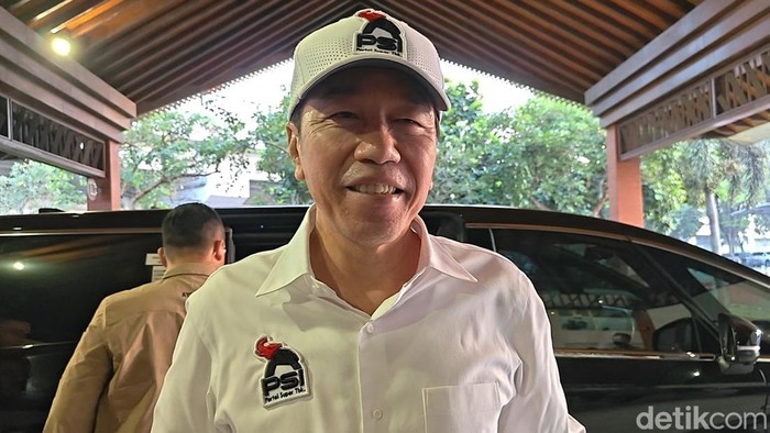 Jokowi Beri Sinyal soal Status di PSI Lewat Atribut saat Safari Politik di Lampung