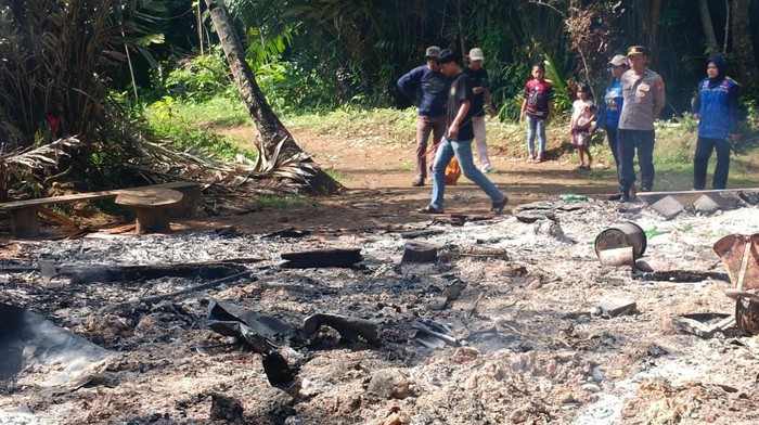 Pria di Sulsel Bakar Rumah Pemberian Mertua Usai Ribut dengan Istri