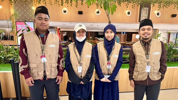 Andre Rosiade Berangkatkan 3 Hafiz dan Guru SMAN 1 Padang Tunaikan Umrah