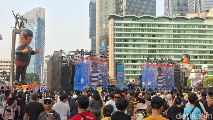 Meriahnya HUT DKI ke-499 di CFD Bundaran HI, dari Ondel-ondel, Balon Raksasa, hingga Konser Once Mekel