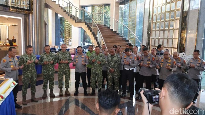 Pangdam Jaya Sambangi Polda Metro, Ikut Rayakan Hari Bhayangkara ke-80