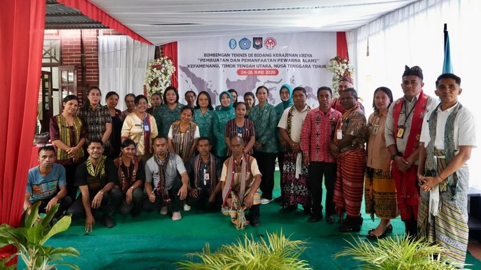 Ketua Harian Dekranas Sebut Pewarna Alami Bisa Tingkatkan Nilai Jual Tenun