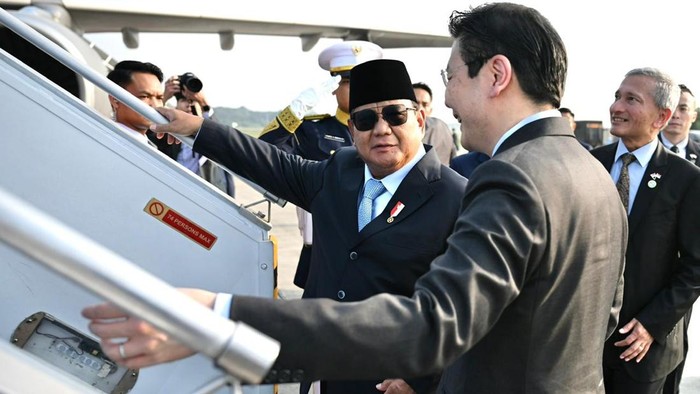 Momen Hangat Prabowo Antar Langsung Keberangkatan PM Singapura