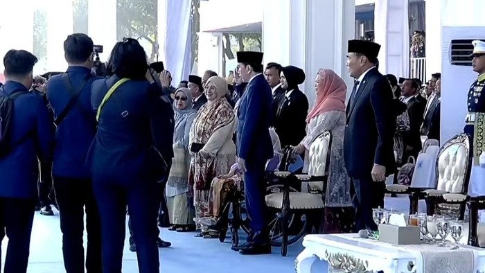 Saat Prabowo dan Jokowi Saling Beri Hormat