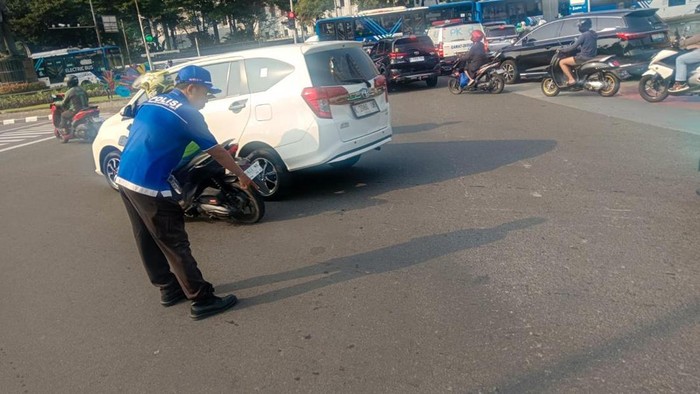 Kronologi Tragis Driver Ojol Tewas di Patung Kuda Jakpus, Sempat Oleng Sebelum Terjatuh