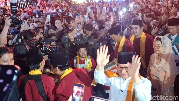Pramono-Rano Hadiri Puncak HUT DKI Ke-499, Diiringi Alunan Tanjidor