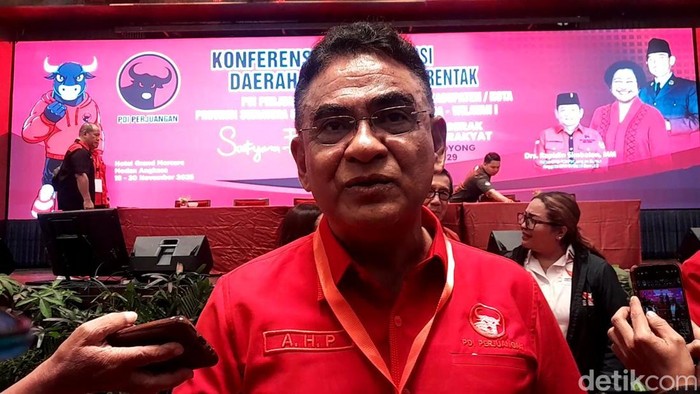 Jokowi Lanjutkan Safari Politik ke NTT, PDIP Sarankan Bawa Ijazah