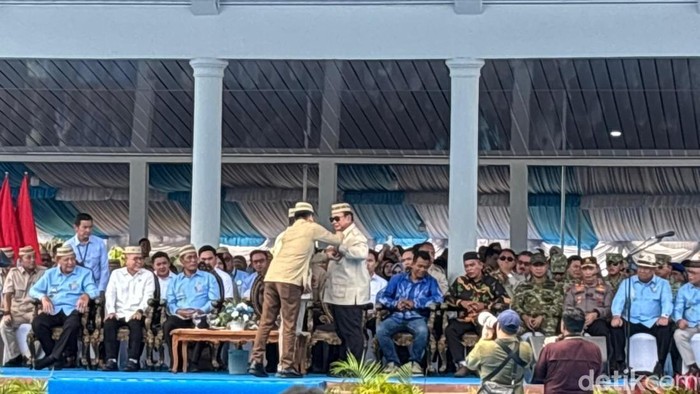 Presiden Prabowo Terima Lencana Emas Adhi Bhakti Tani Nelayan Maha Utama di Gorontalo