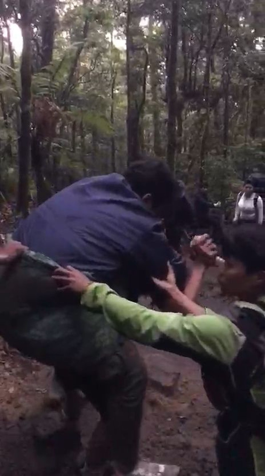 Pendaki Berbobot 145 Kg Alami Keram di Gunung Gede, Evakuasinya Dramatis