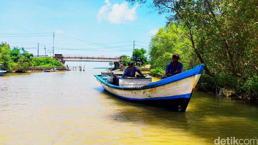 Status Gunung Anak Krakatau Naik, Nelayan Pandeglang Tetap Turun ke Laut