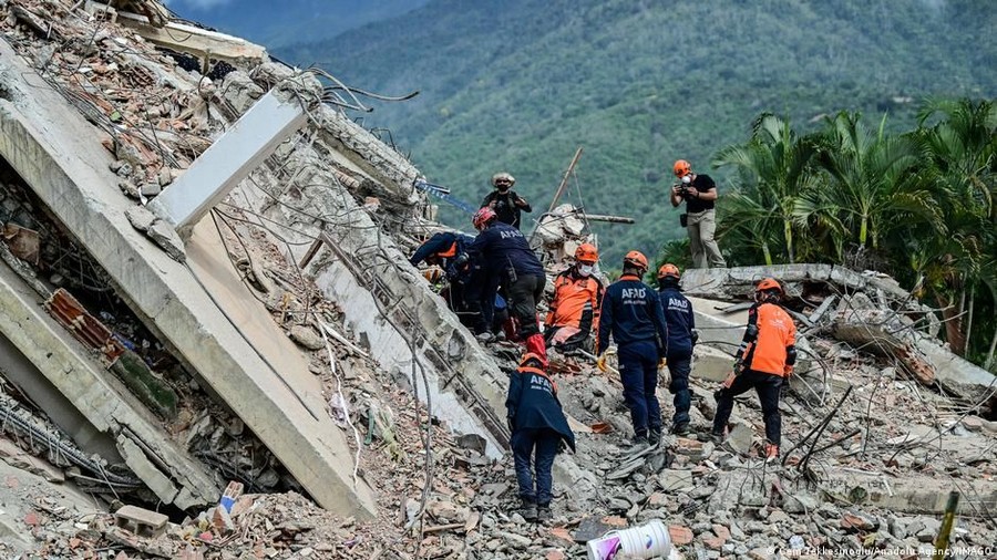 Caracas, Warkini.com  – Angka kematian akibat bencana gempa bumi kembar yang mengguncang Venezuela terus melonjak dras
