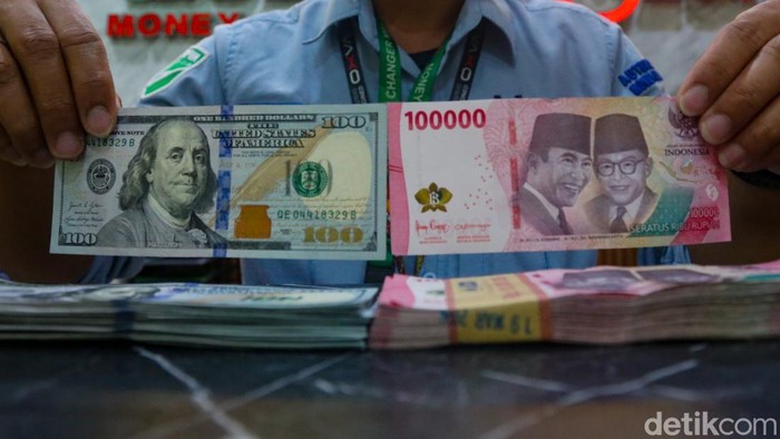 Dolar AS Hari Ini Menguat ke Rp 17.818