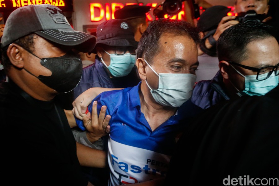 Polda Metro Gelar Pelimpahan Tahap II, Ini Pasal-Pasal yang Menjerat Roy Suryo dan Dokter Tifa