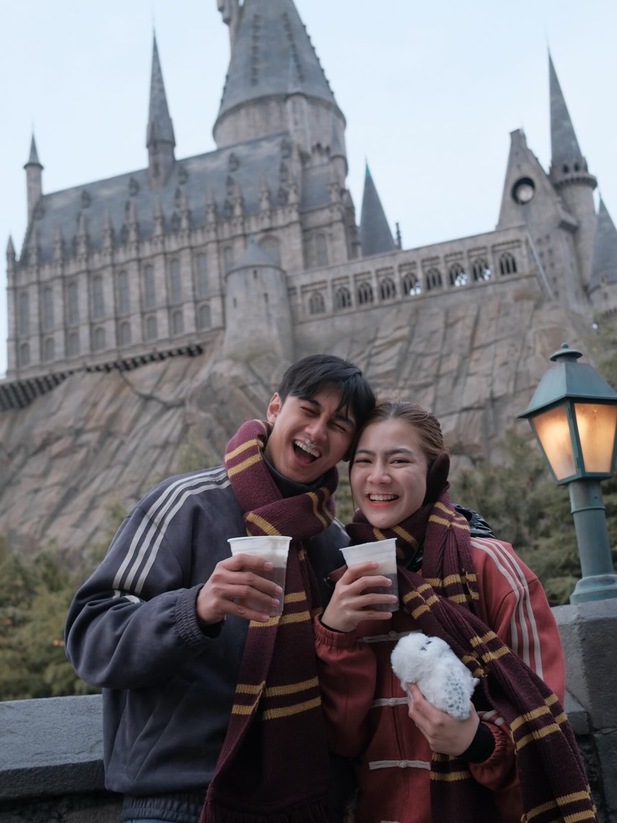 Makin Romantis! Potret Felicya Angelista dan Caesar Hito saat Dinner