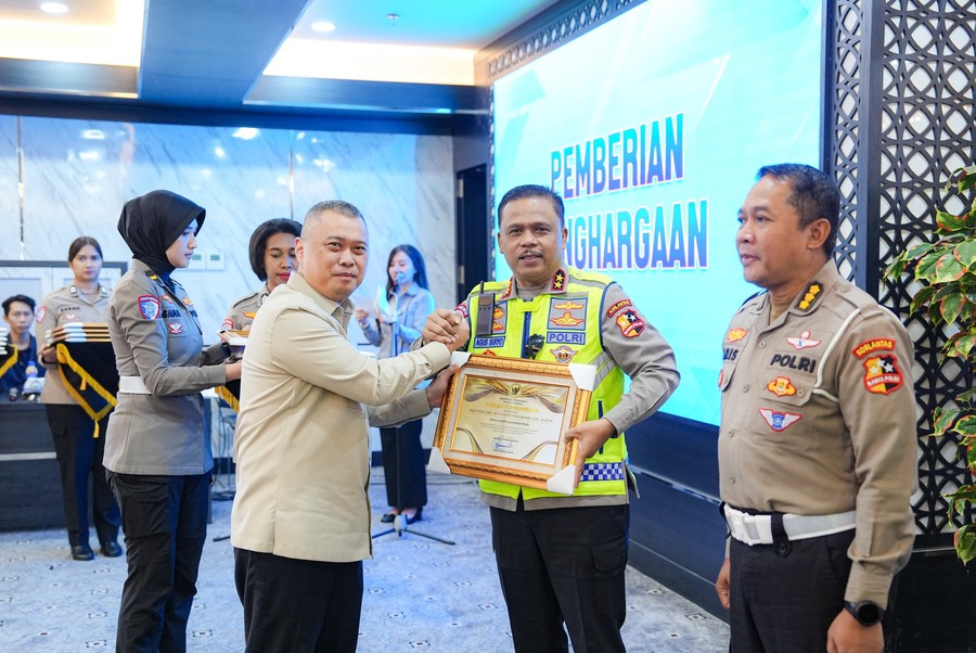 Korlantas Terima Penghargaan dari Menhub, Sukses Pengamanan Angkutan Lebaran 2026