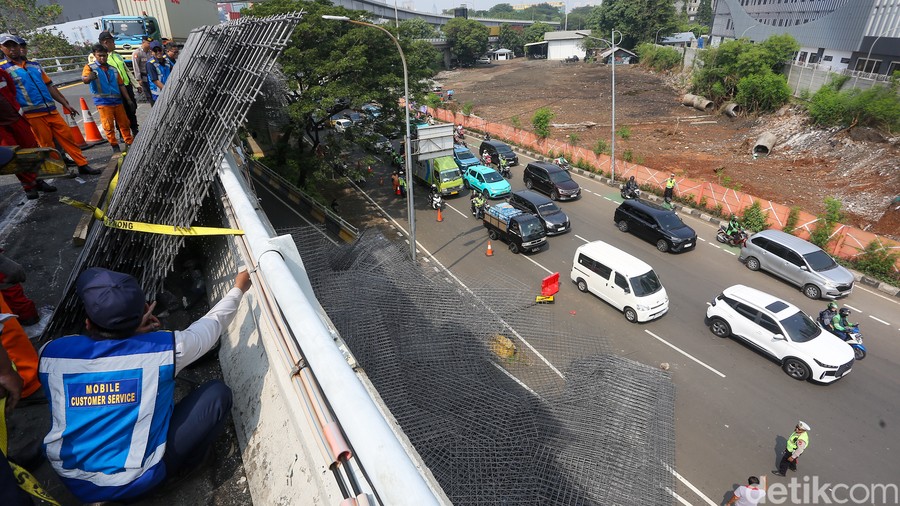 Kecelakaan Tunggal di Jalur Layang Tomang Sebabkan Kemacetan Panjang