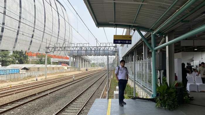 Stasiun KRL JIS Resmi Beroperasi Hari Ini