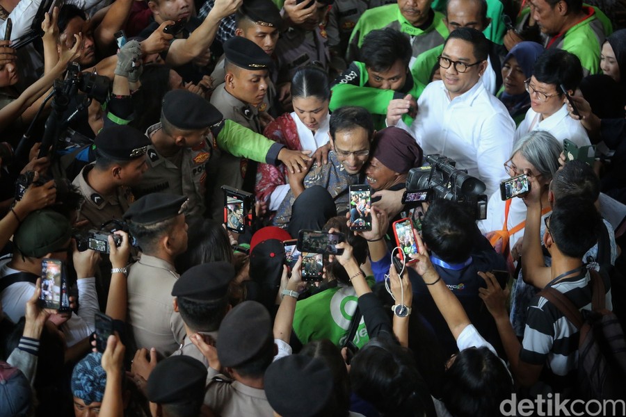 Reaksi Emosional Pendukung Warnai Sidang Putusan Nadiem Makarim