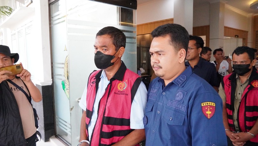 Kejaksaan Negeri (Kejari) Siak, Riau, resmi menetapkan tiga Aparatur Sipil Negara (ASN) di lingkungan Pemerintah Kabupat