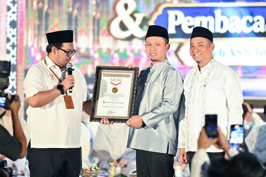 Raih MURI, 9.184 ASN Pekanbaru Serentak Baca Surah Al-Mulk di Masjid An Nur