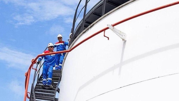 Komut Pertamina Pantau Kesiapan Avtur di AFT Ngurah Rai Jelang Lonjakan Trafik Penerbangan