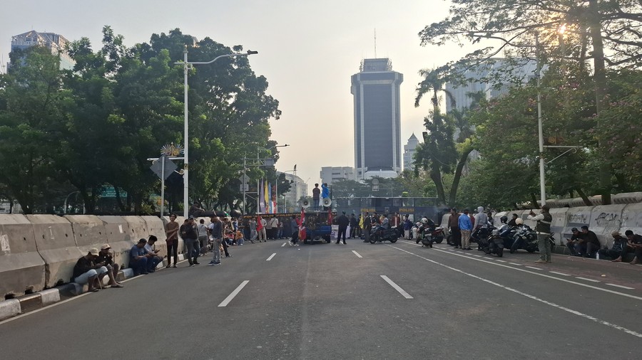 Aksi Demo Mahasiswa di Monas, Jalan Medan Merdeka Selatan Menuju Gambir Ditutup Total