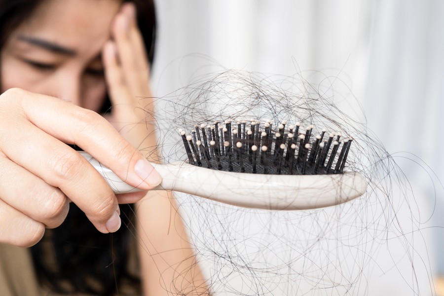 Rambut Rontok Terus? 7 Makanan Ini Bisa Jadi Penyelamat
