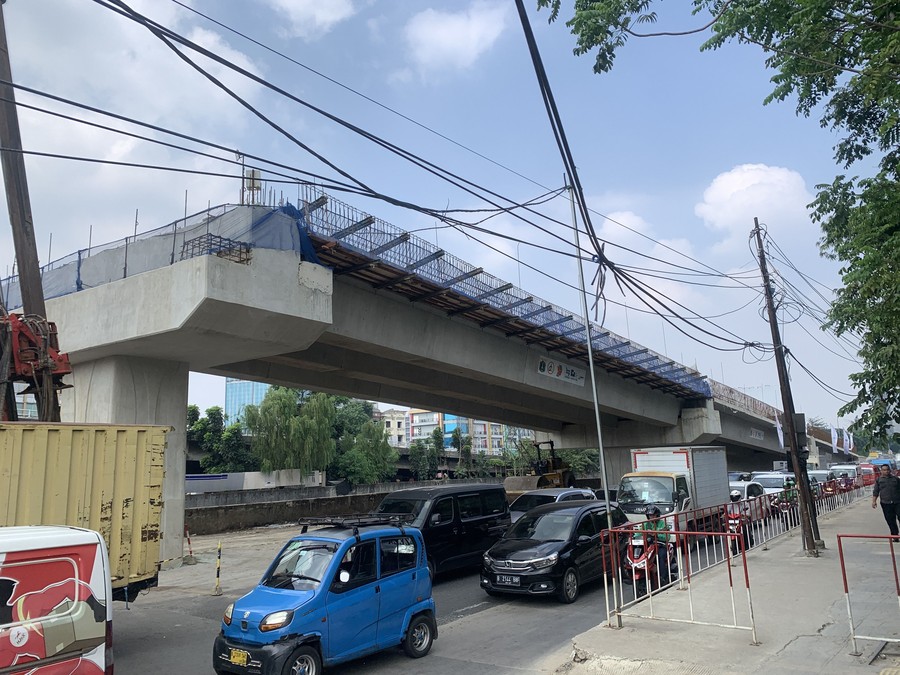 Latumenten Jakbar Macet hingga Tengah Malam, Warga Harap Flyover Jadi Solusi