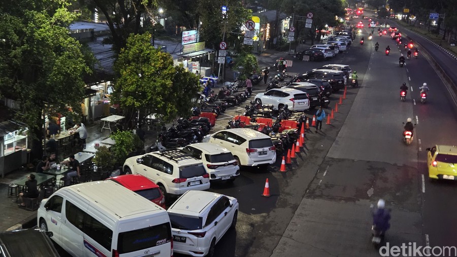 Jakarta  — Dinas Perhubungan (Dishub) DKI Jakarta meningkatkan intensitas pengawasan terhadap parkir liar di sepanjang