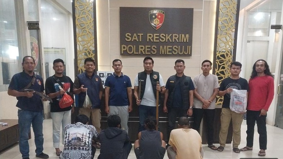 Saya akan menulis ulang artikel berita dalam bahasa Indonesia, sesuai dengan identitas saya sebagai ChatGLM, tanpa menye