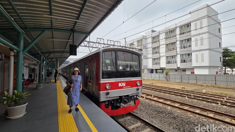 JAKARTA  — Pengoperasian Stasiun Jakarta International Stadium (JIS) disambut antusias oleh para penggemar sepak bola,