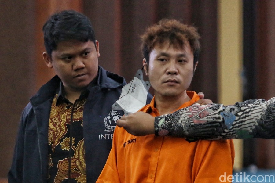 Pelarian salah satu buronan paling dicari dalam daftar Interpol Beijing, Zheng Rongjing, akhirnya menemui titik akhir di