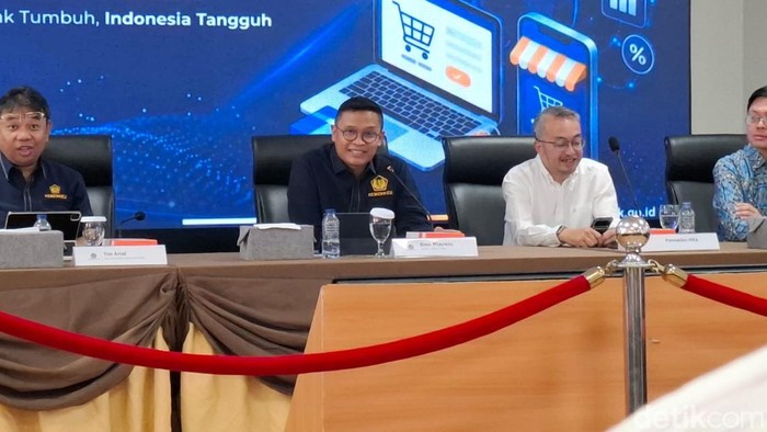Buruh Minta Pajak JHT Dihapus, Bos DJP: Sedang Dikaji