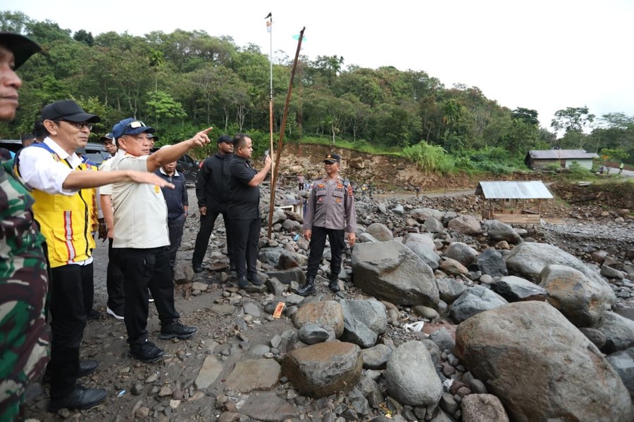Siapkan Jalur Alternatif, Tito Tinjau Kondisi Jalan Werlah di Bener Meriah