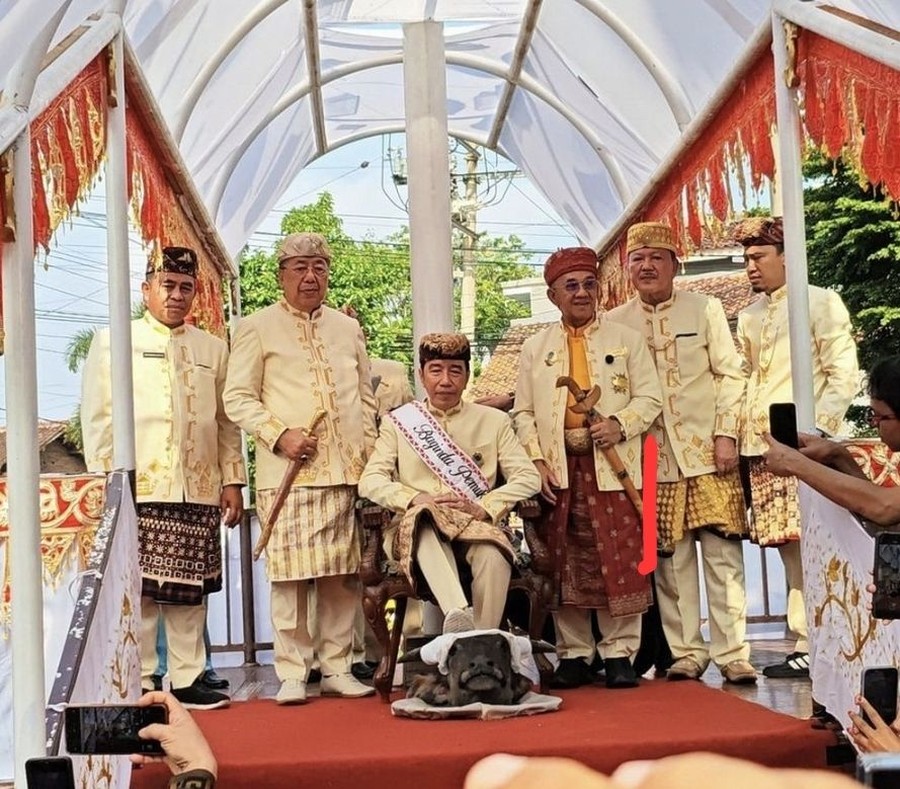 Jokowi Klaim Tak Tahu Ada Ritual Injak Kepala Kerbau, PDIP Tidak Percaya