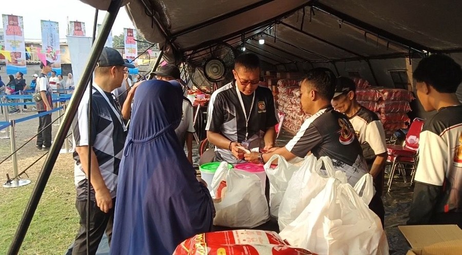 Polres Jakpus Gelar Pasar Murah Jelang Hari Bhayangkara, Warga Serbu Sembako