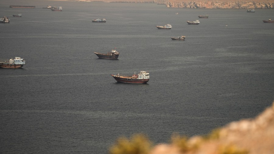 Kapal Kargo Diserang di Selat Hormuz, IMO Tunda Evakuasi