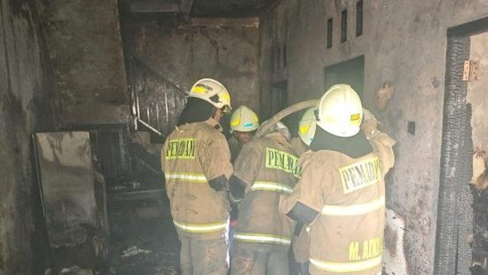 Kebakaran Landa Rumah di Cilandak, Warga Dengar Ledakan Berkali-kali