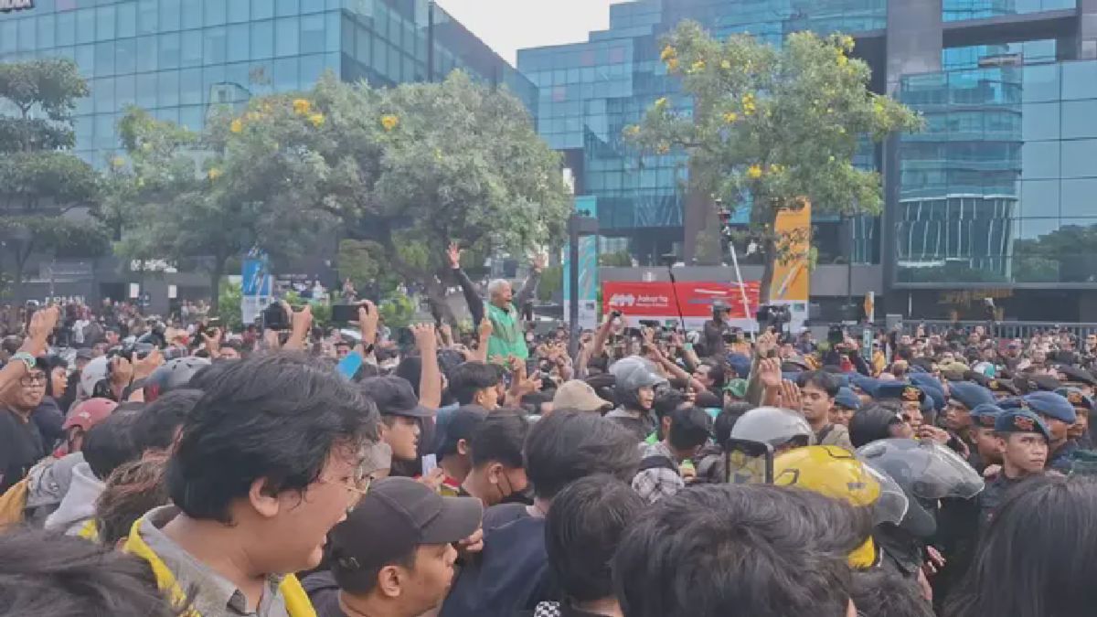 Demo Mahasiswa dan Masyarakat Guncang Jakarta serta Yogyakarta