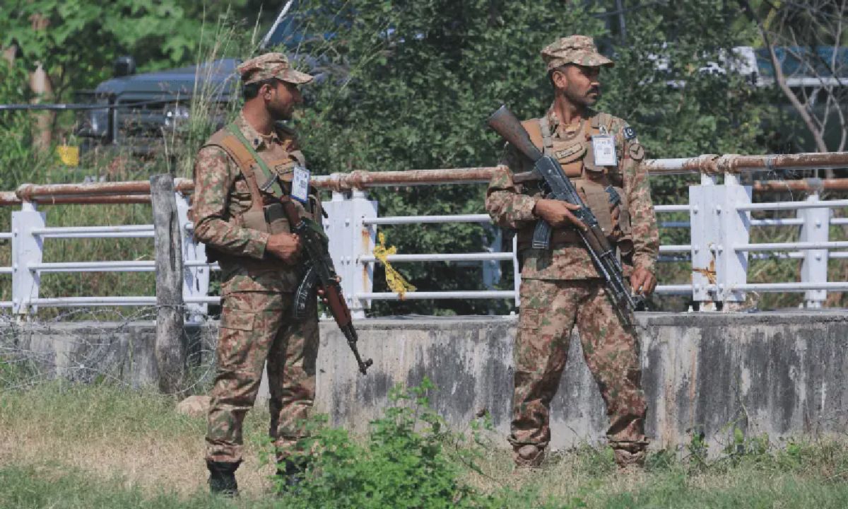 Pakistan Perketat Keamanan Jelang Aksi PTI, Bom Mastung Tewaskan Petugas