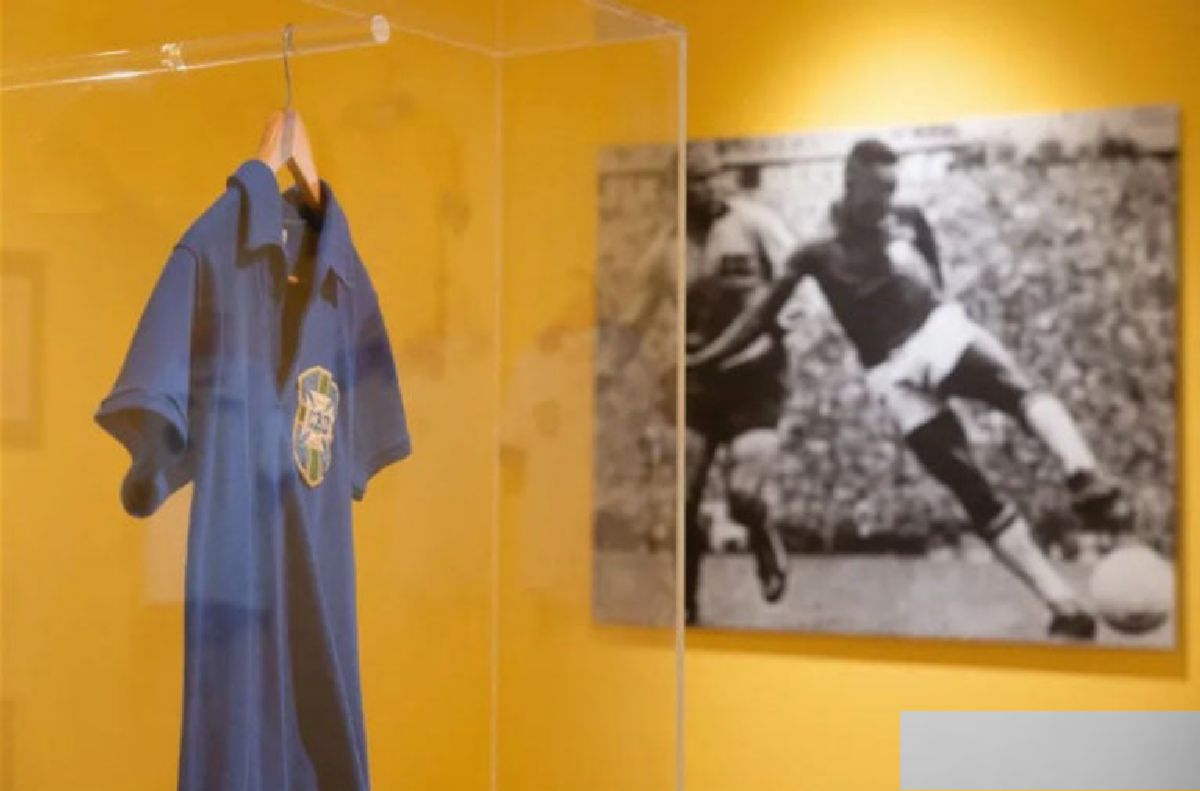 Jersey Bersejarah Pele Terjual Rp80 Miliar, Rekor Memorabilia Baru