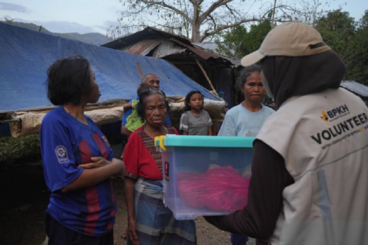 BPKH Salurkan Bantuan untuk Korban Bencana NTT