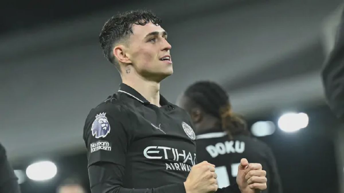 LONDON — Gelandang serang Manchester City, Phil Foden, melepas selebrasi penuh gairah