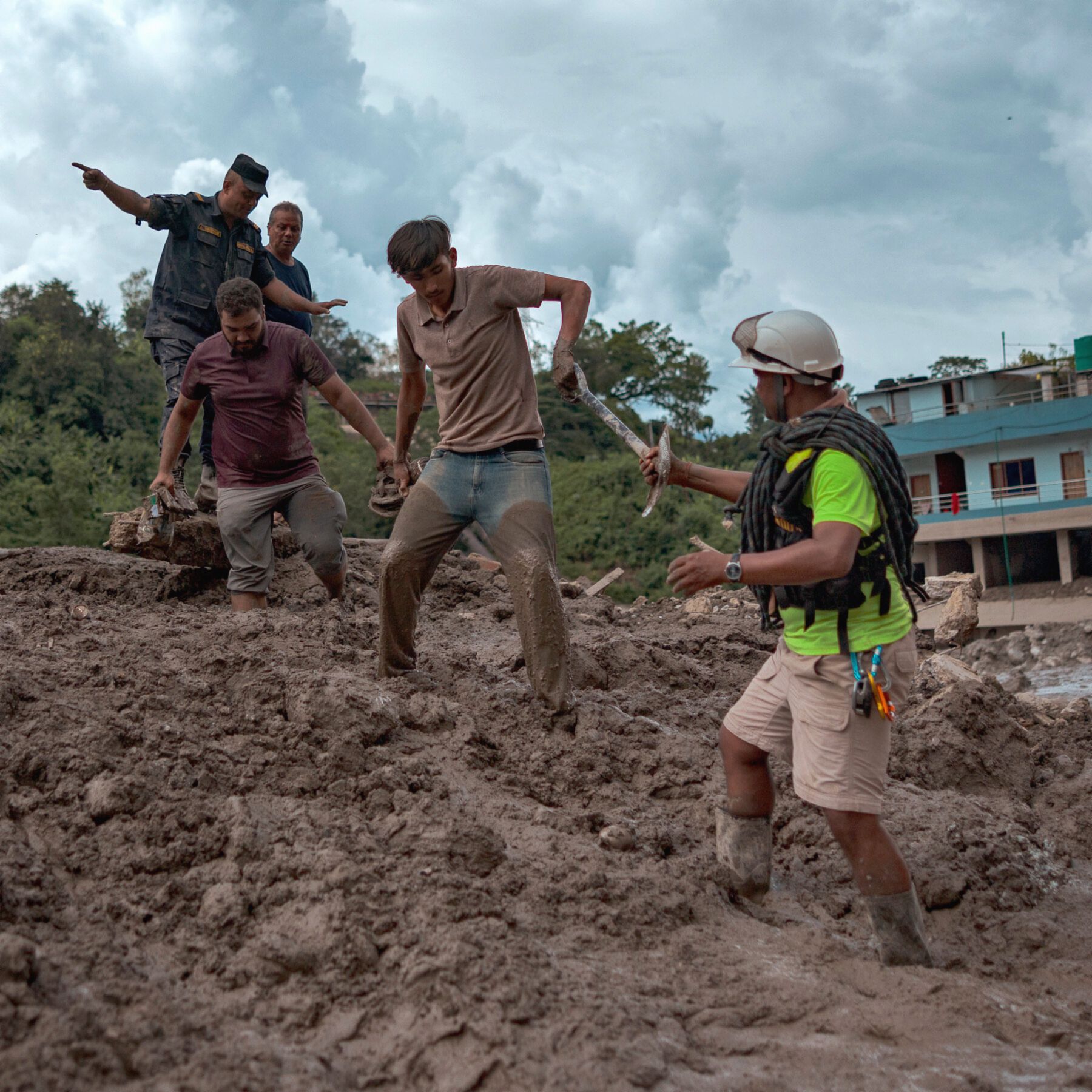 Helikopter Selamatkan Korban Banjir Nepal, 1.400 Warga Masih Hilang