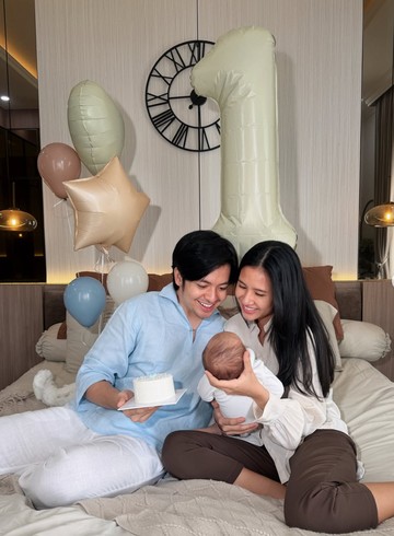 Angga Yunanda-Shenina Pemotretan Nuansa Earth Tone Rayakan 1 Bulan Baby Segara