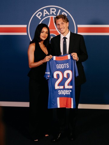 Potret Haifa Salem Ali, Istri Mika Godts yang Temani Suami Gabung ke PSG